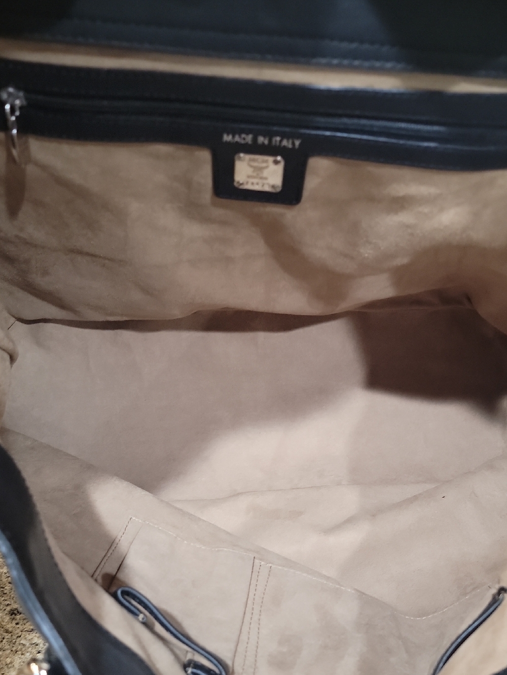 MCM Italy Metal Logo Black Leather - Picture 11 of 15